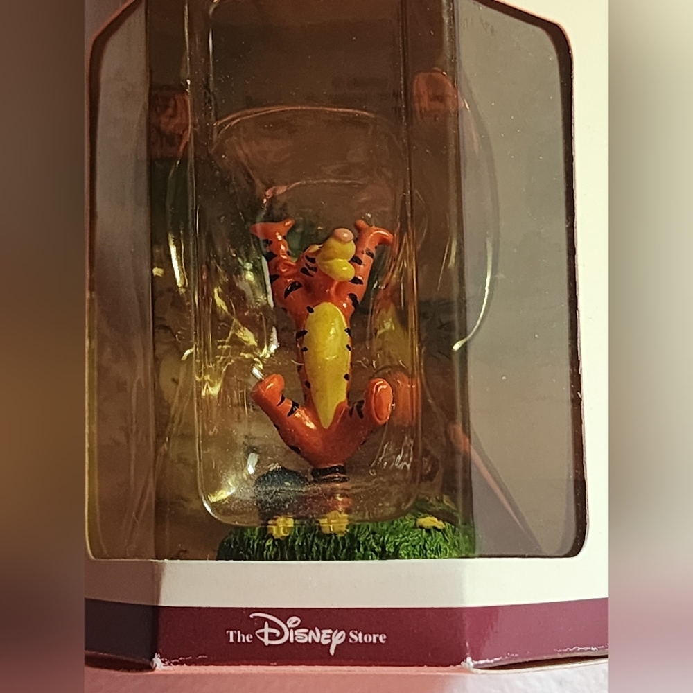 NEW! VINTAGE Disney Tiny Kingdom Collectible 2" Tigger